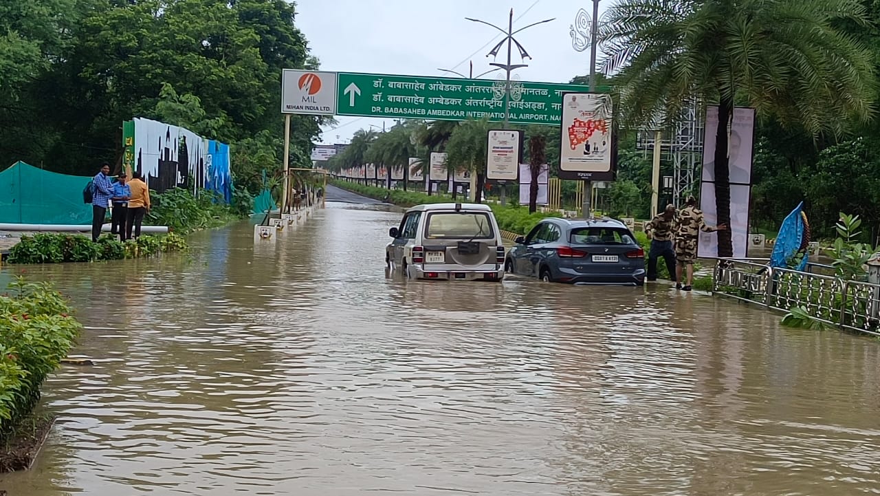 Heavy Rain Causes Flooding in Nagpur, Disrupts Traffic