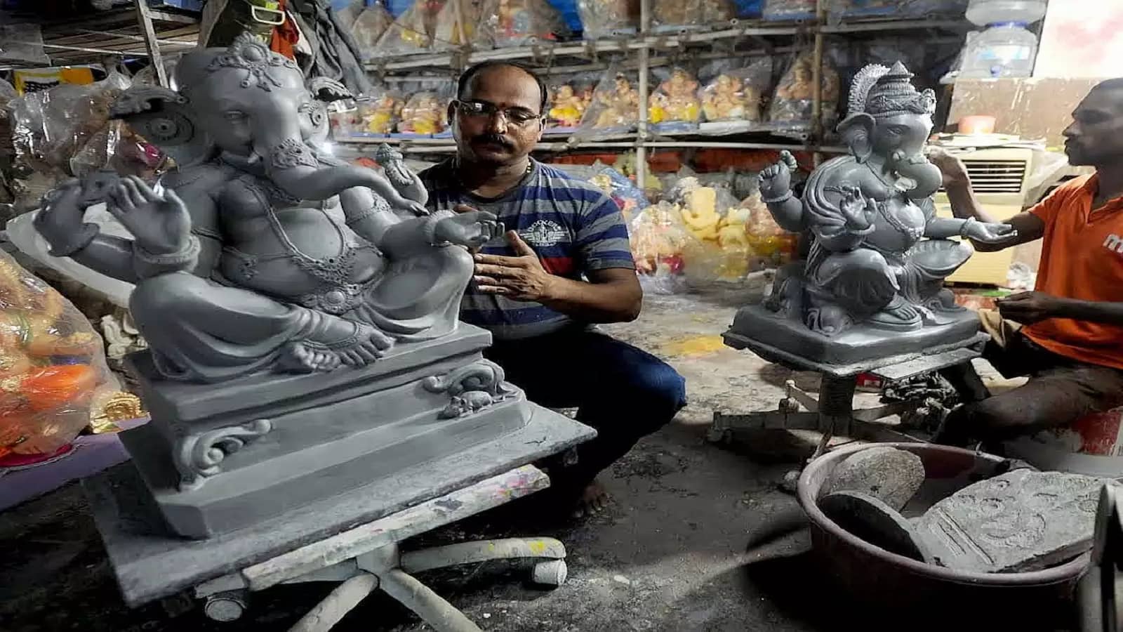 NMC Seizes 801 Banned PoP Ganesh Idols, Collects ₹9.20 Lakh in Fines
								