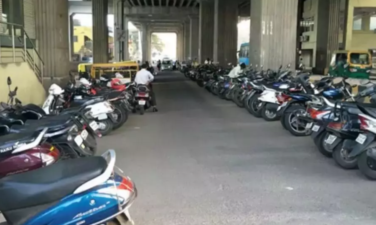 Bike Stolen from Nagpur Metro Station Parking Lot