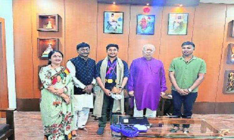 Hangzhou Asian Games Gold Medalist Ojas Deotale Honored by RSS Chief Mohan Bhagwat