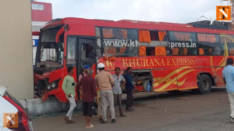 A Private Bus Collided with Truck in Wadi, Nagpur