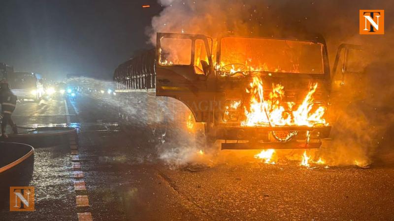 Truck Carrying Sugar Catches Fire on Pardi Road in Nagpur