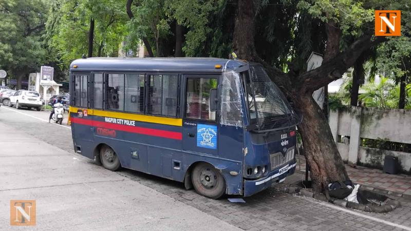 BDDS Vehicle Crashes into Tree on East High Court Road in Nagpur