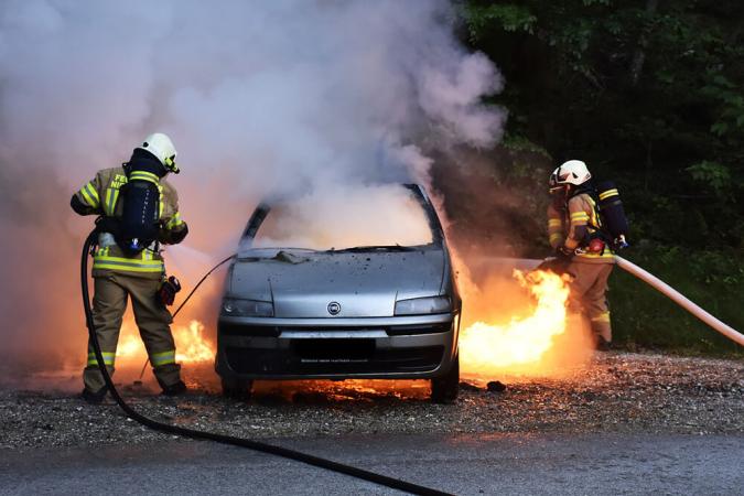 Car Destroyed by Fire Due to Electrical Fault: No Injuries Reported