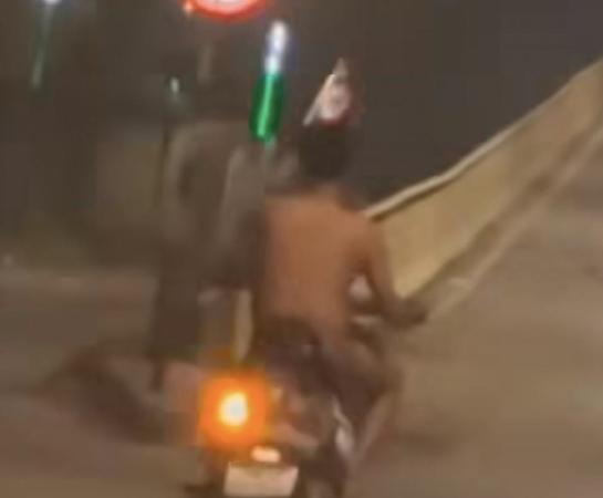 Man rides a two-wheeler in the streets of Nagpur without clothes