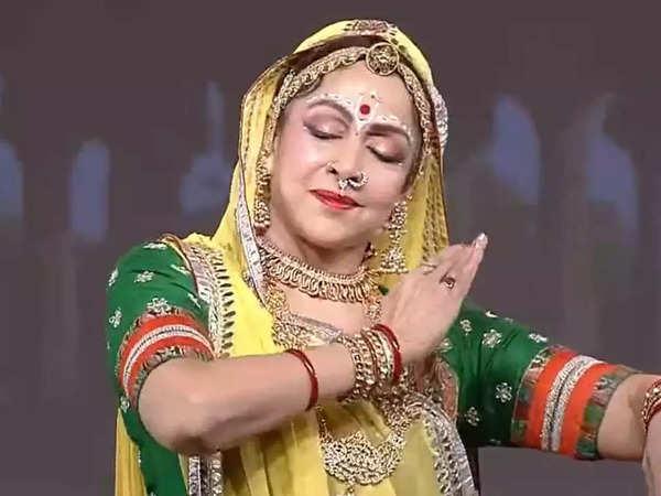 Hema Malini captivates Ramtek with an enchanting performance