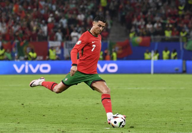 Portuguese icon criticizes Cristiano Ronaldo, says he can't play