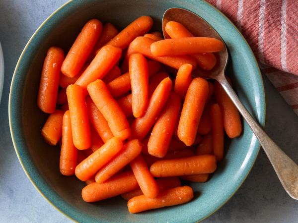 Baby carrots are excellent to get a glowing skin