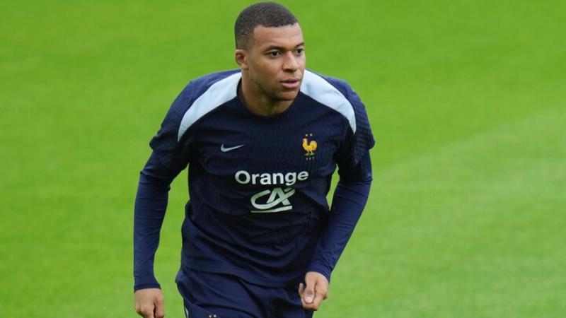 France's head coach reveals that Mbappe is in a complicated situation