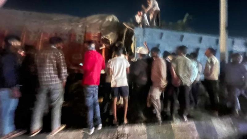 Wardha Road Accident: Speeding Truck Hits Stationary Vehicle, Driver Killed